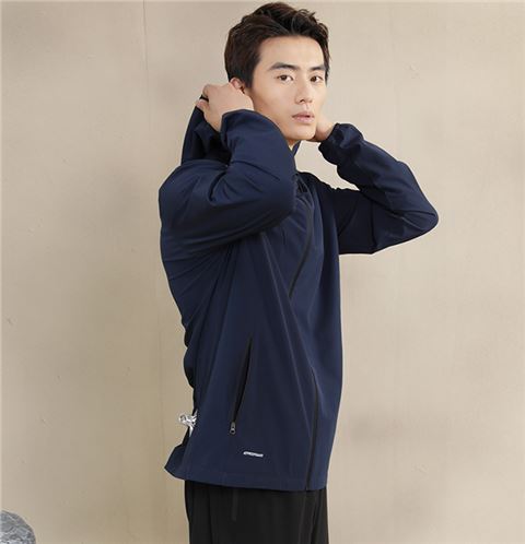 新款休闲杏耀运动风衣外套定做厂家26665_26666