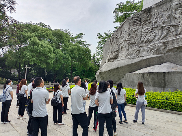 杏耀人参观深圳起义纪念碑