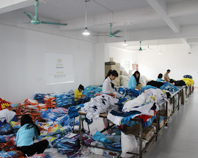 杏耀服装团购尾部包装车间