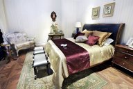 别墅卧室床头挂什么画好,能挂画吗?