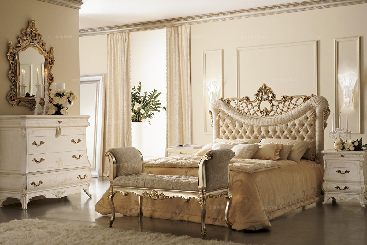 Grilli奢华新古典实木雕花布艺软床卧室系列