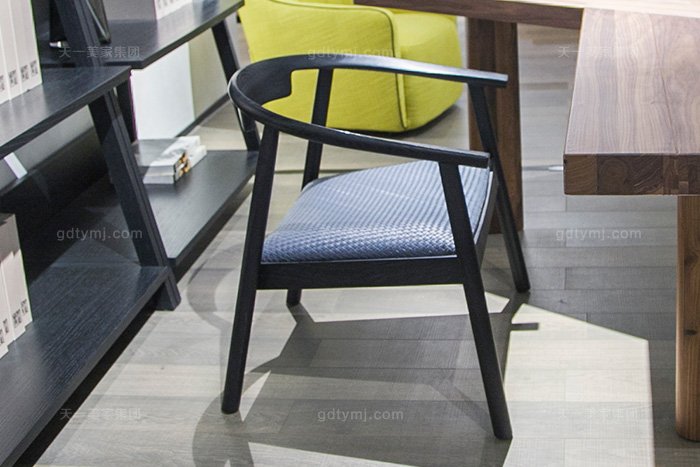 意大利现代极简风格蓝冠注册书房高端原木实木书桌椅组合书椅