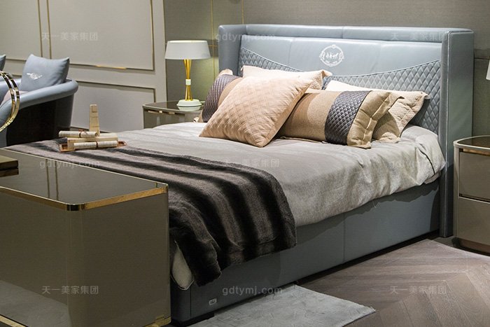 高端别墅星欧注册品位轻奢星欧注册卧室真皮蓝色双人床组合床