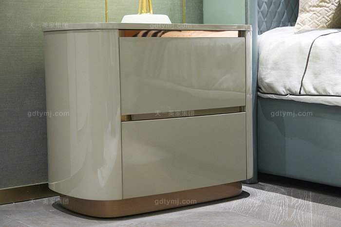 高端别墅星欧注册品位轻奢星欧注册卧室真皮蓝色双人床组合床头柜