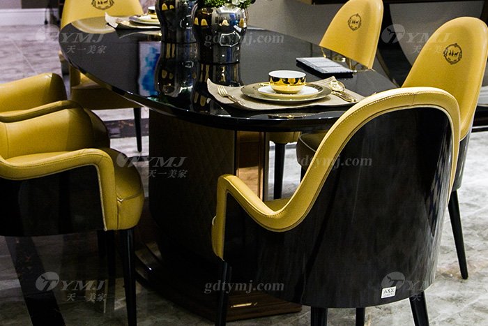 高端别墅轻奢后现代蓝冠注册品牌餐厅实木真皮餐桌椅组合餐桌