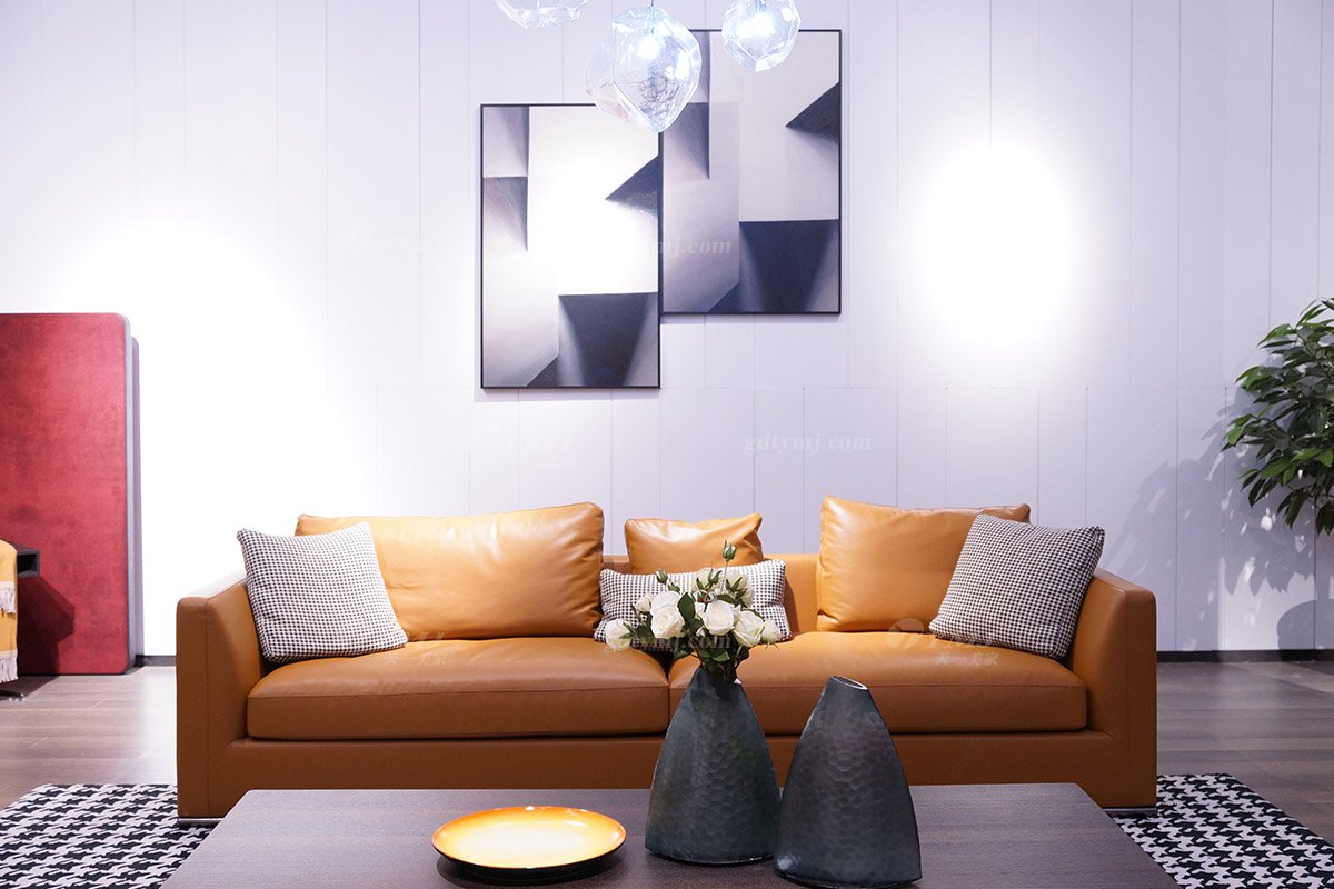 意式极简风格高端别墅会所蓝冠注册品牌现代轻奢客厅时尚橙色真皮三位沙发LS1607-36三位沙发场景